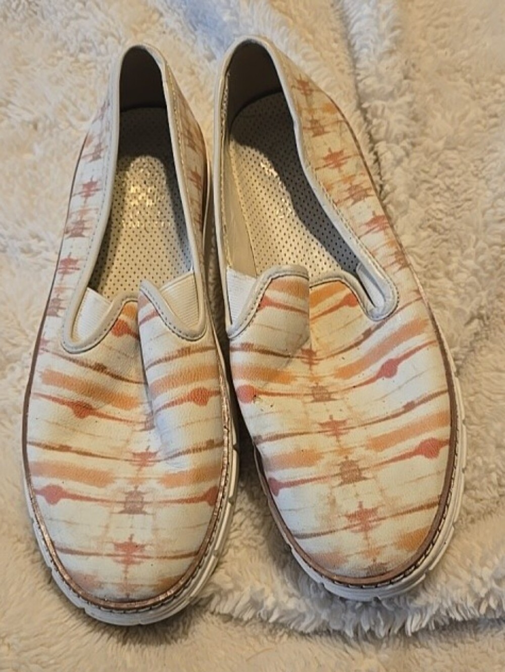 072226 NWOB VINCE CAMUTO Shoes-White Slip On Sneaker 'Remmeya' Cushioned Sz 8US,